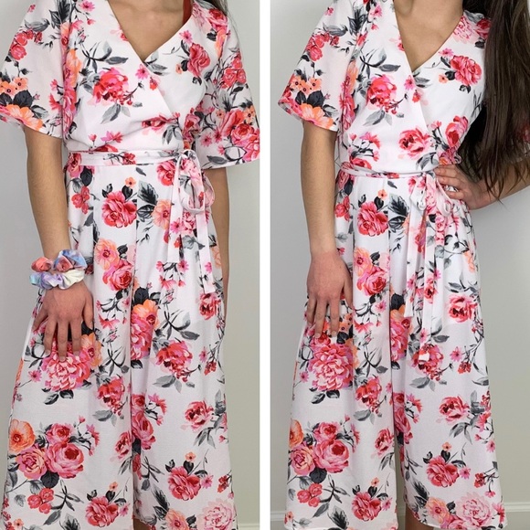 NWT TRIXXI Francesca's Crop Floral Wrap Jumpsuit - Picture 3 of 16